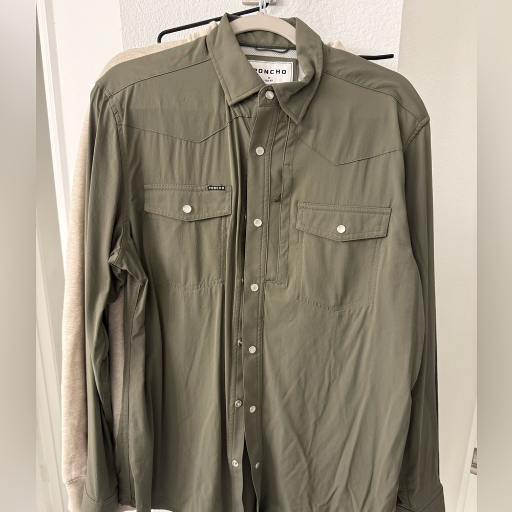 Poncho - Men’s Sz M Slim - Long Sleeve - Olive Green - Worn 3 times